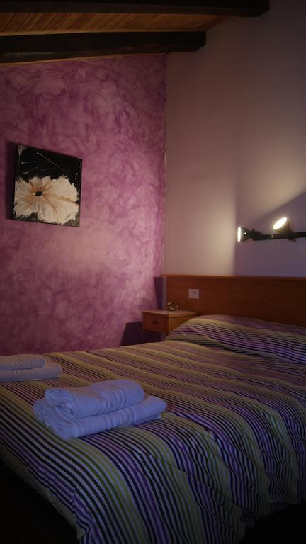 Fonda Domingo Hotel Lles Luaran gambar
